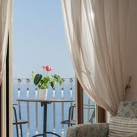 Carminia Villa Positano